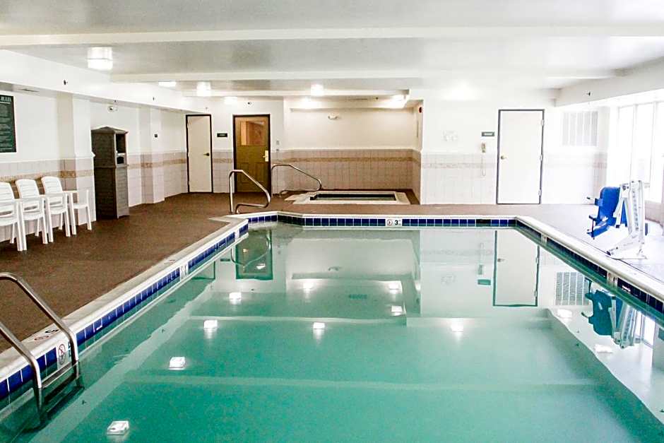 Country Inn & Suites by Radisson, Chester, VA