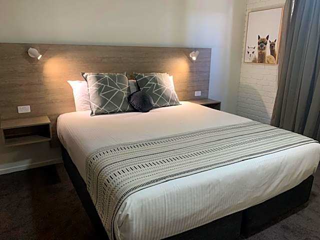 Hamilton Henry Parkes Motor Inn