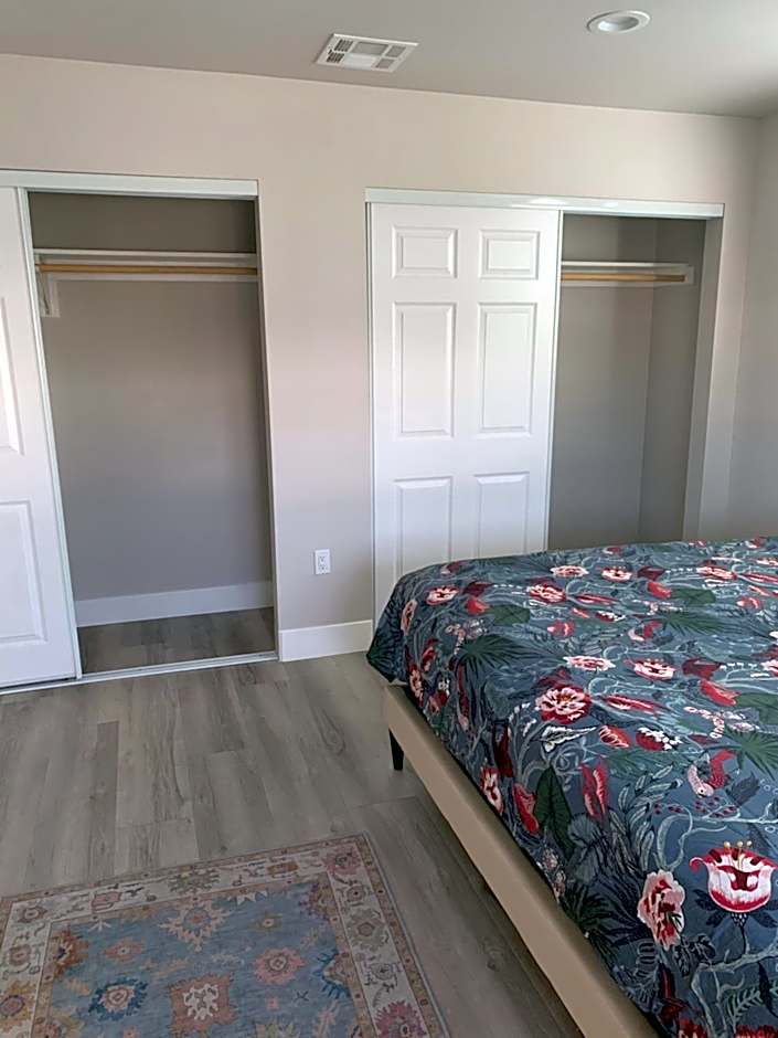 PRIVATE ROOM IN NEW APPARTMENT WITH FULL BATH