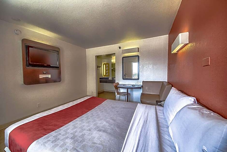 Motel 6 San Antonio, Tx Six Flags Fiesta TX - La Cantera Area