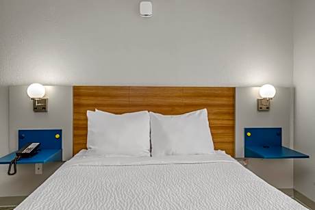 Queen Room - Non-Smoking