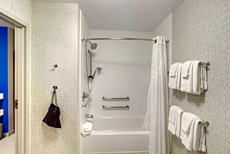 Queen Room with Two Queen Beds - Hearing Accessible/Non-Smoking