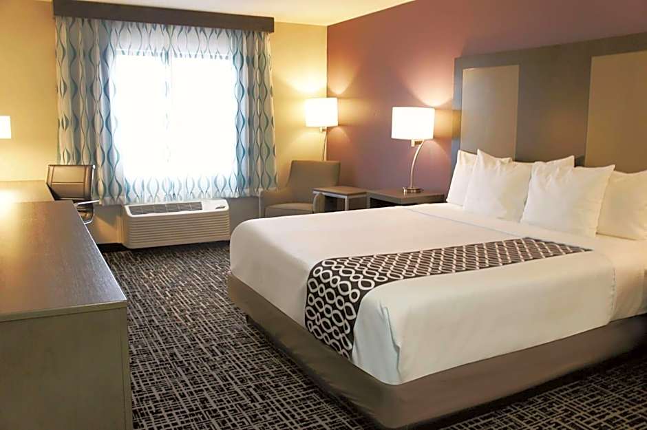 La Quinta Inn & Suites by Wyndham Wichita Airport