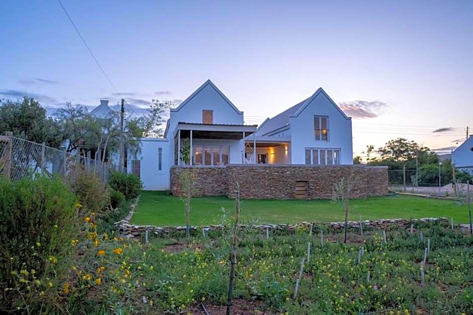 Spacious Post-and-Beam Marvel in quiet McGregor