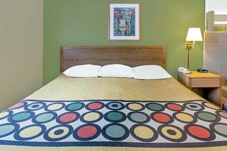 Deluxe King Studio Suite - Non-Smoking