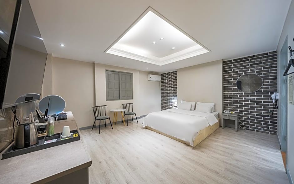 Hwaseong Wolmun Lavender Onchen Hotel