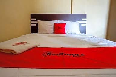 RedDoorz @ Losari Area 2 Makassar
