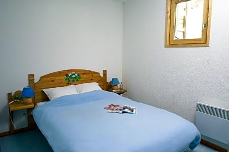 Four-Bedroom Apartment Cabin - Split Level (12 pax) - Room Only - Non Refundable