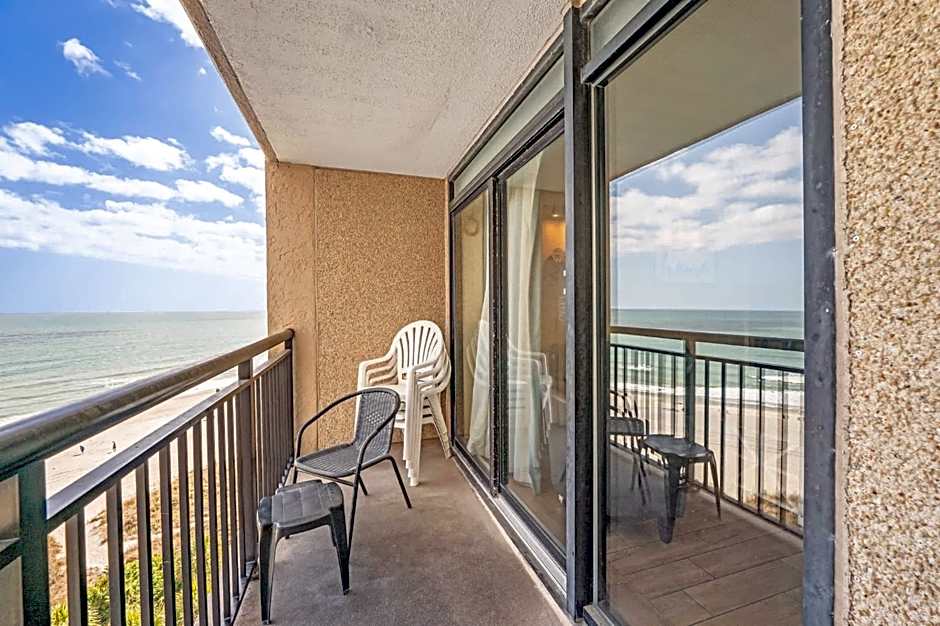 Oceanfront Views, Recently Renovated Kitchen,Pools
