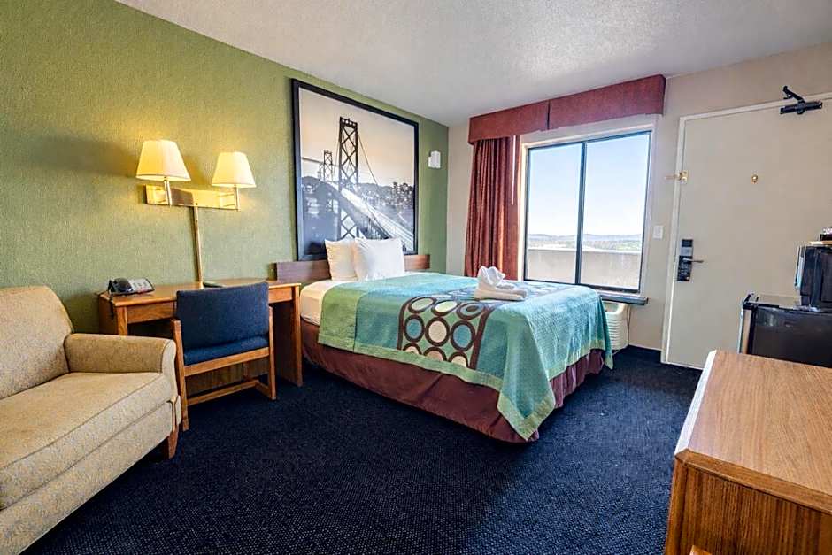Super 8 by Wyndham Barstow