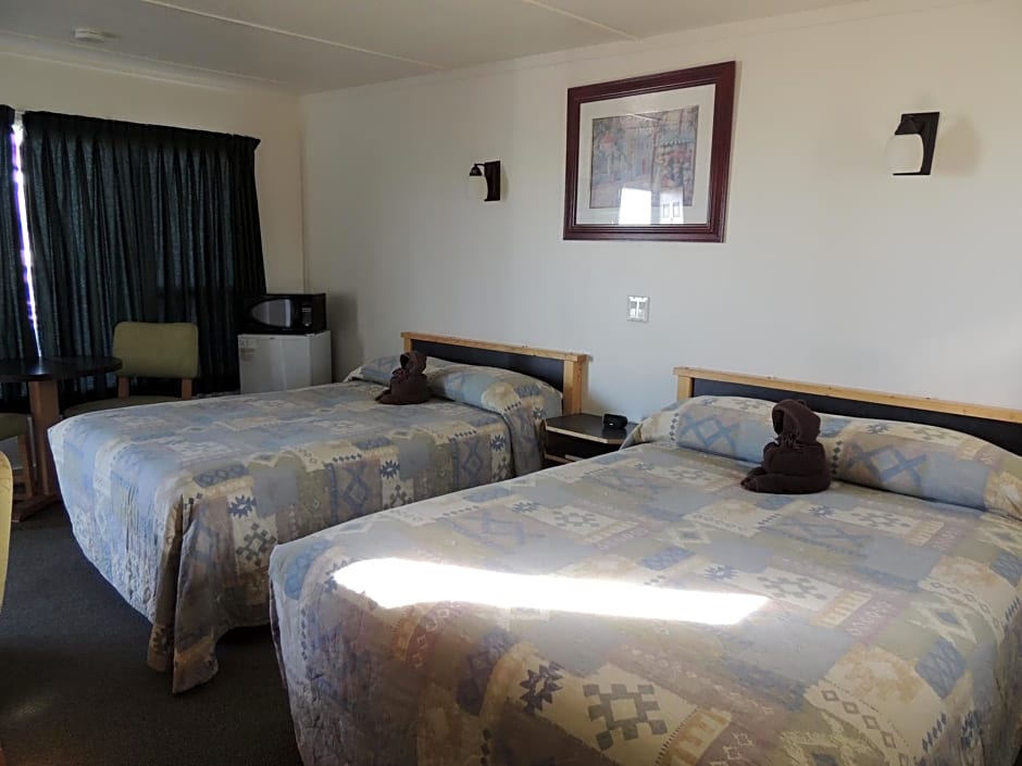 100 Mile Motel & RV Park