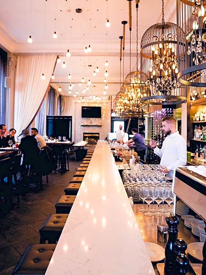 Le Place d Armes Hotel Suites