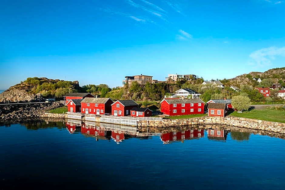 Astra Village - Waterfront Rorbu Cabins in Lofoten