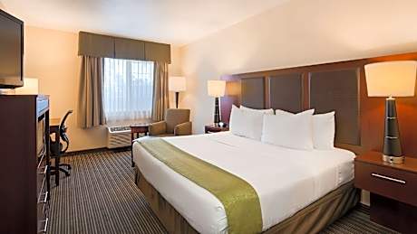 1 Queen bed, Roll in Shower