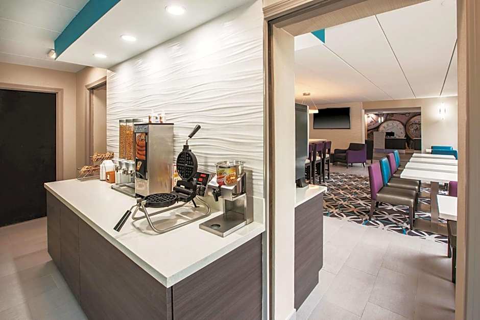 La Quinta Inn & Suites by Wyndham Sturbridge