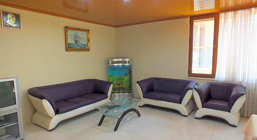 Everest Apart Hotel