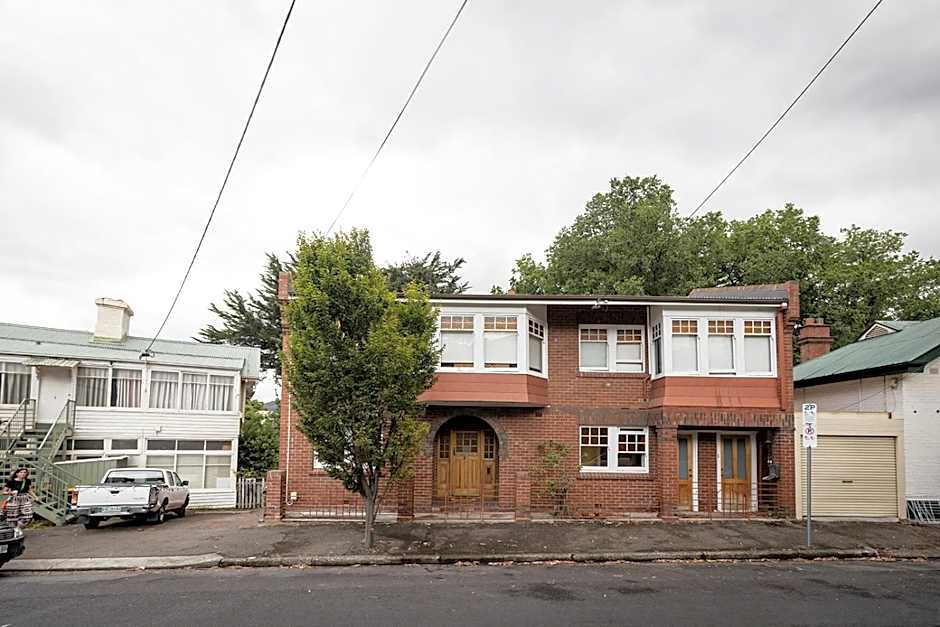 Buckley's Rest - 2 Bdrm Apartment in Battery Point