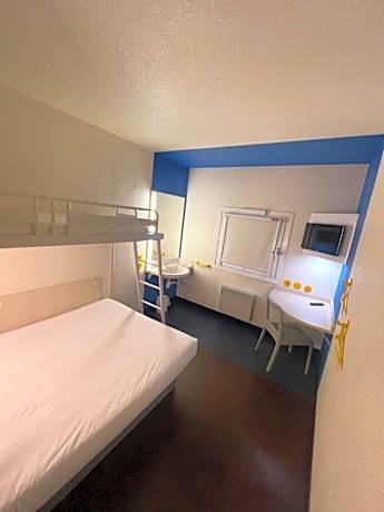 Triple Room with Shared Bathroom