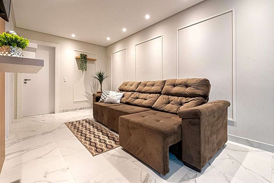 015 - Apartamento alto padrão próximo ao centro e à Praia de Bombas