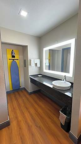 Queen Room - Non-Smoking