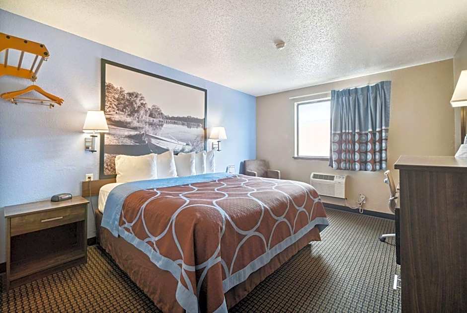 Super 8 by Wyndham Kenosha/Pleasant Prairie