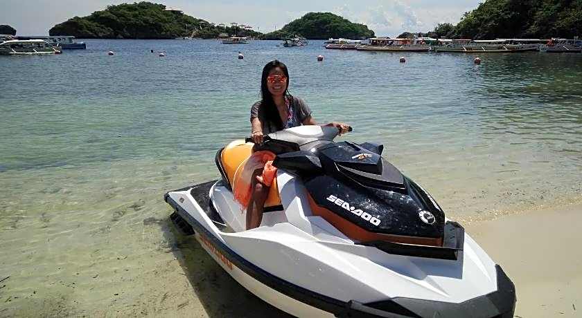 Traditional Filipino Home near 100 Islands Wharf
