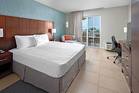 One-Bedroom Suite with Balcony