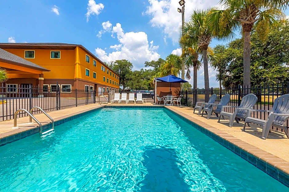 Days Inn by Wyndham Biloxi Beach