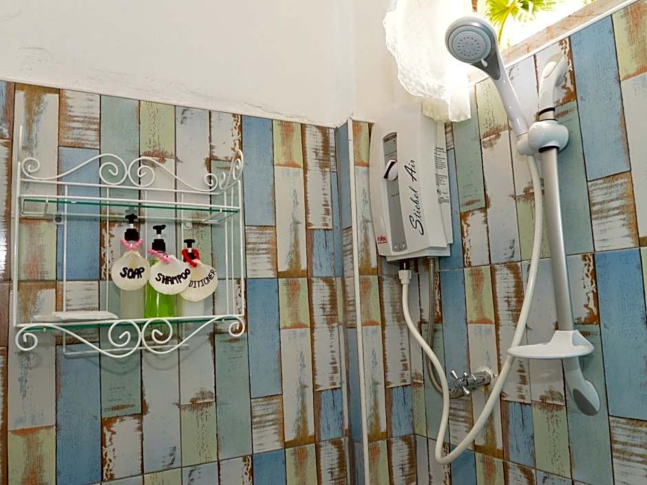 Hua Plee Lazy Beach Hotel