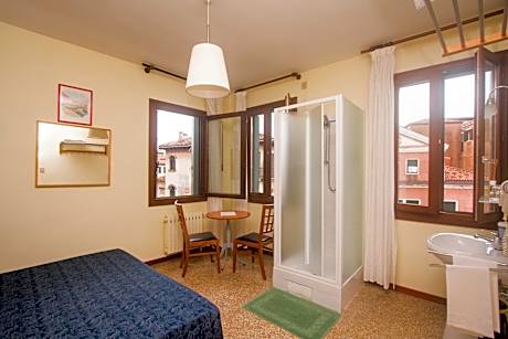 Double Room with Shower