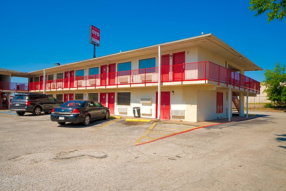 OYO Hotel Wichita Falls I-44 at Maurine St