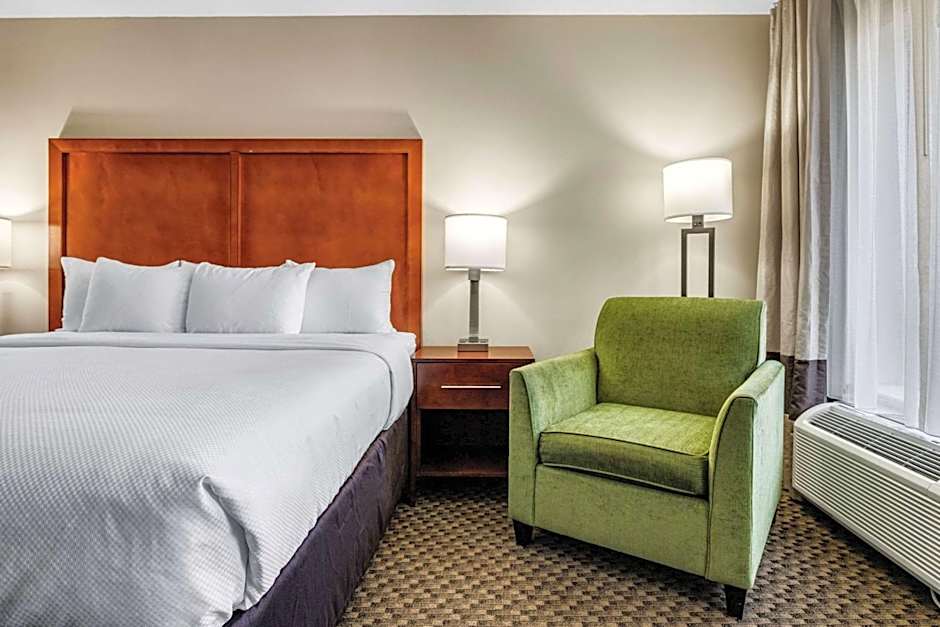Comfort Inn & Suites Logan Near University