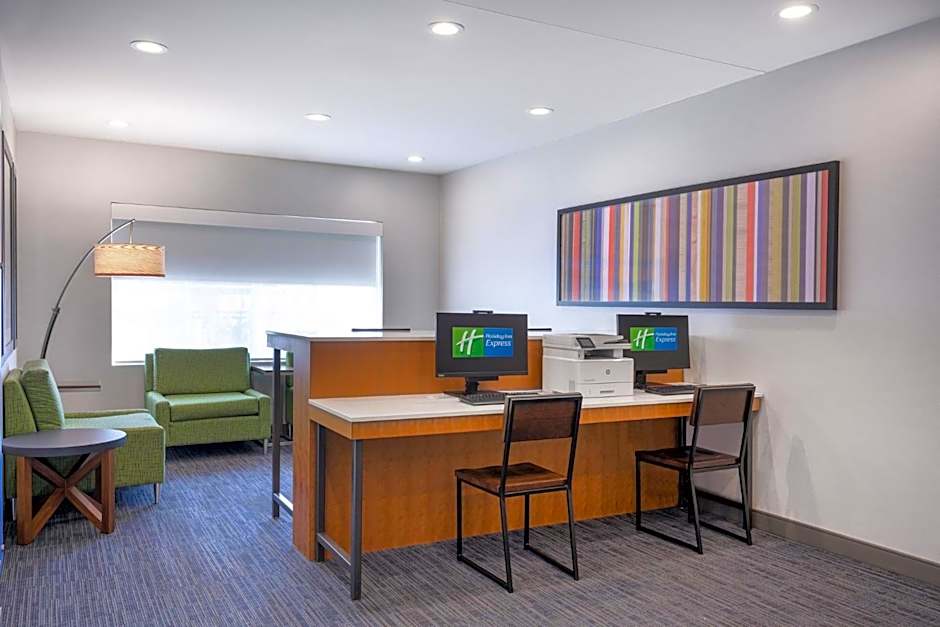 Holiday Inn Express and Suites Gilbert - East Mesa By IHG