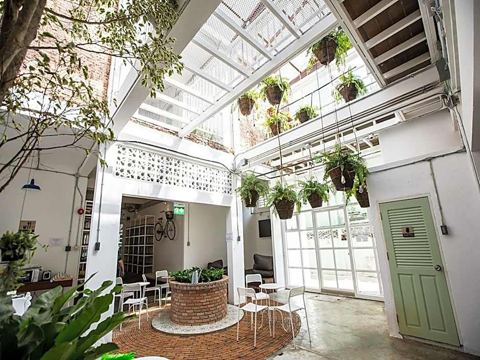 Memmoth Cafe & Hostel in Lampang