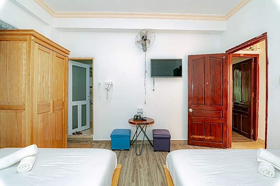 Ken's Backpackers Hotel