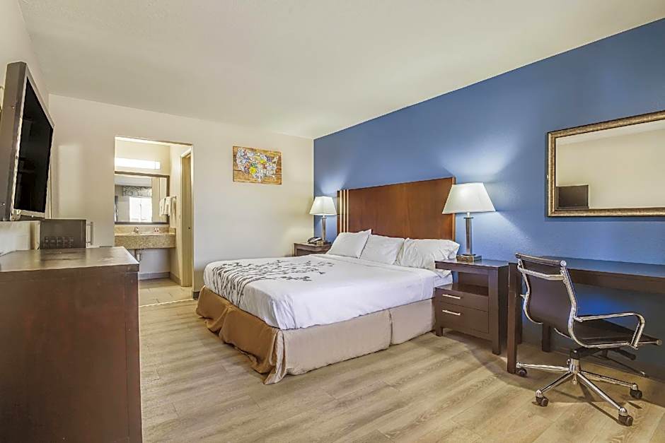 Econo Lodge Inn & Suites Enid South
