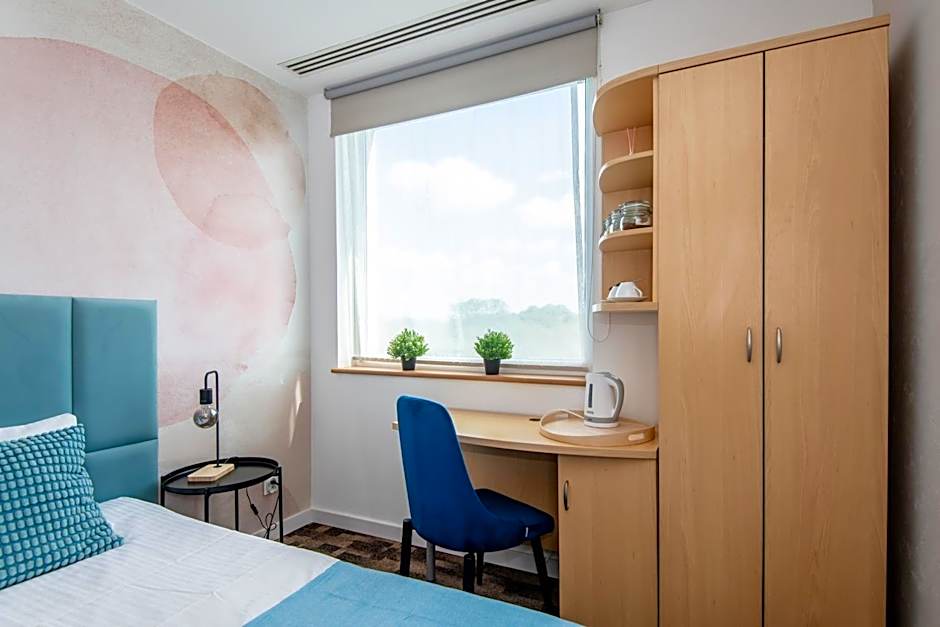 Sapphire Hotel Room Poznan
