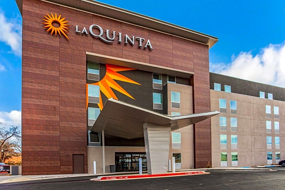 La Quinta Inn & Suites by Wyndham Lubbock West Medical Center