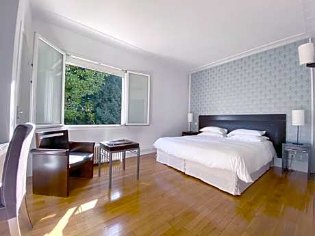 King Room with Spa Bath