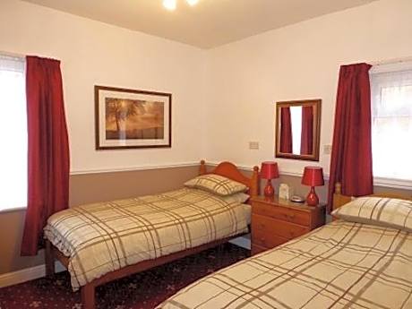 Twin Room with Private Bathroom