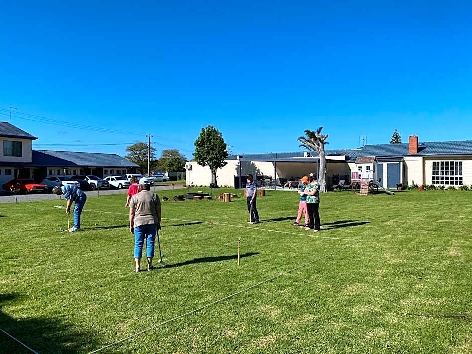 Lakeside Motel Waterfront