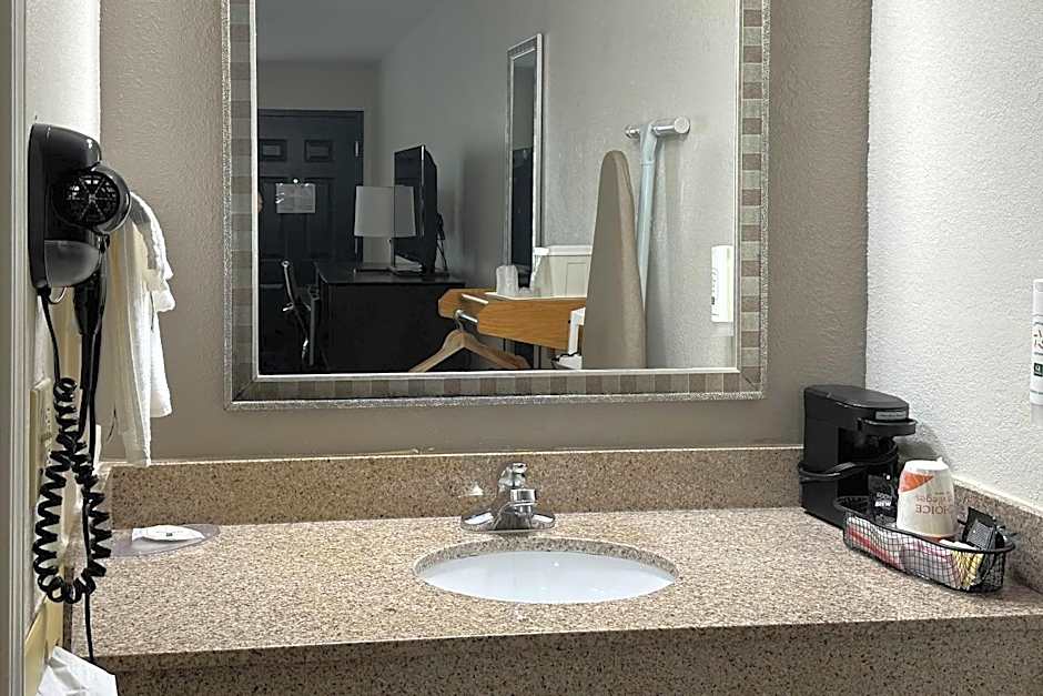 Quality Inn Calhoun North I-75