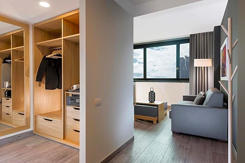 Photo 1 of 6 of 1 King Bed with Sofabed Suite