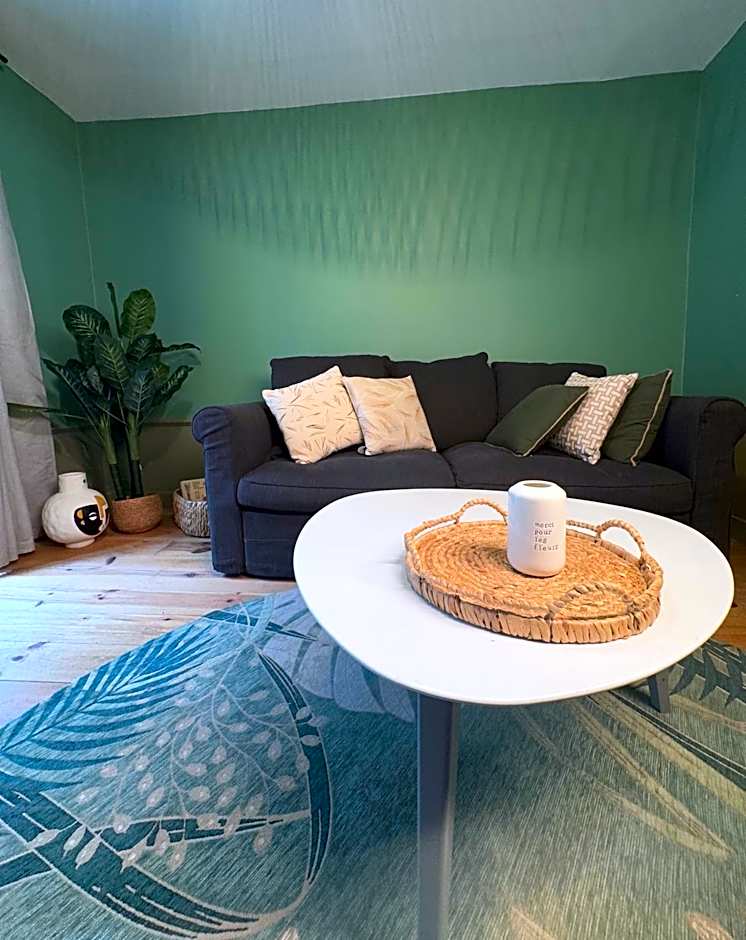 Le Village Montmartre by Hiphophostels