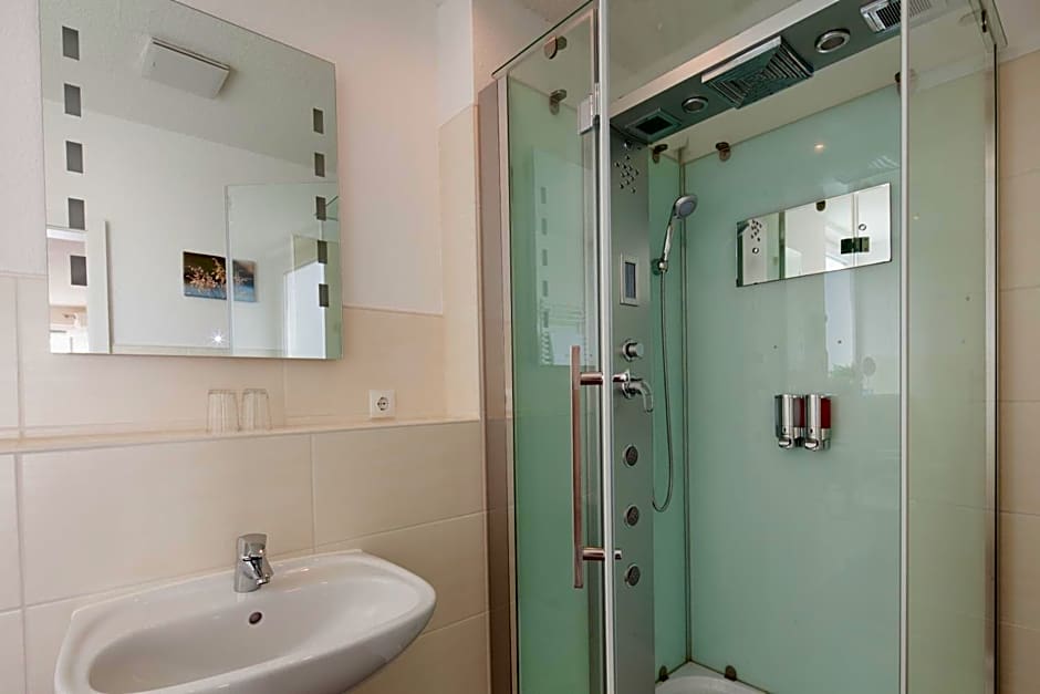 Schäfers Hotel, Self-Check-in, Cafe und Bäcker am Hotel