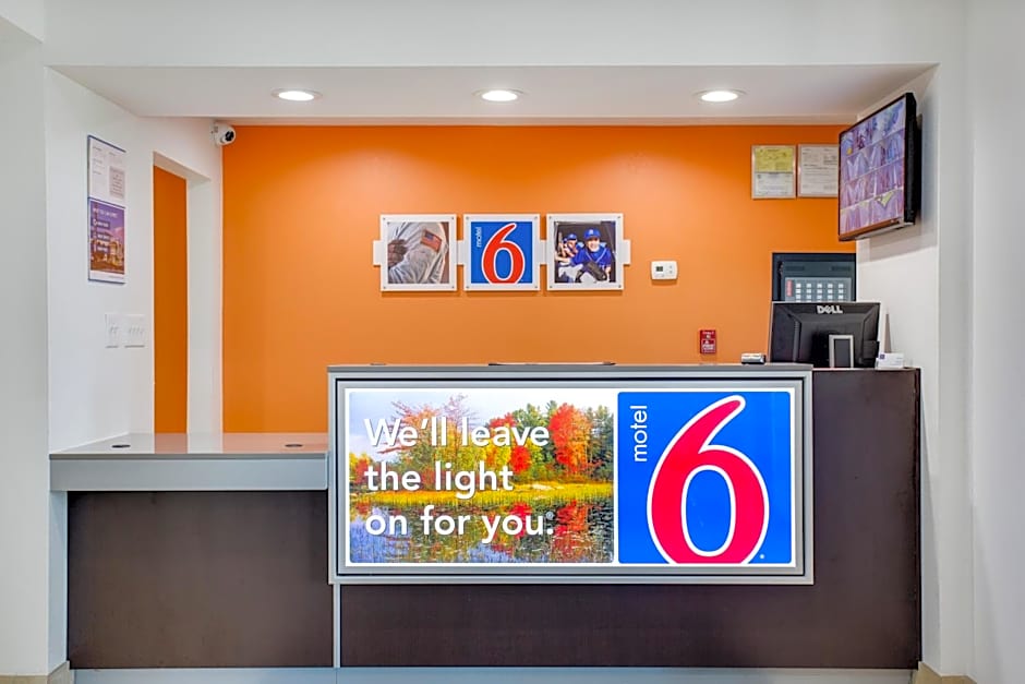 Motel 6-White House, TN