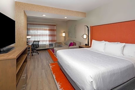 1 King Bed Deluxe Room Non-Smoking