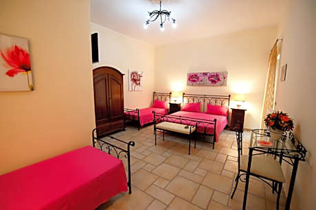 Quadruple Room with Internal Private Bathroom