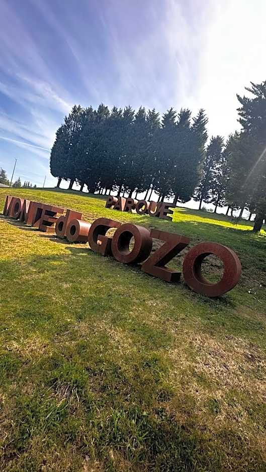 Albergue Monte Do Gozo