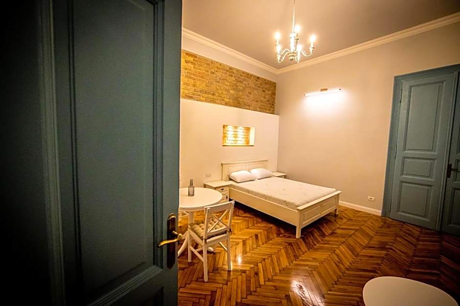 VISAJ Deluxe Downtown